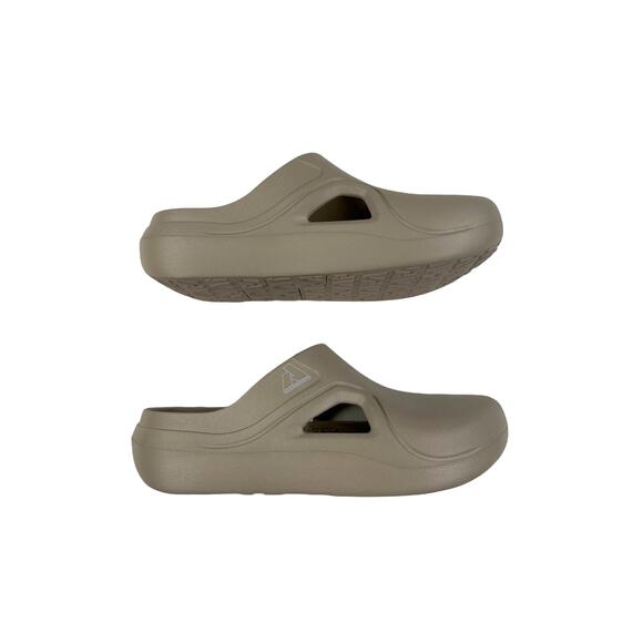 Eddie Bauer - High Jinx Clogs in Taupe